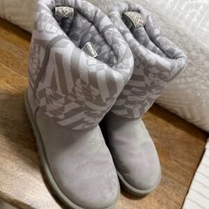 UGG Gray Patterned Winter Boots